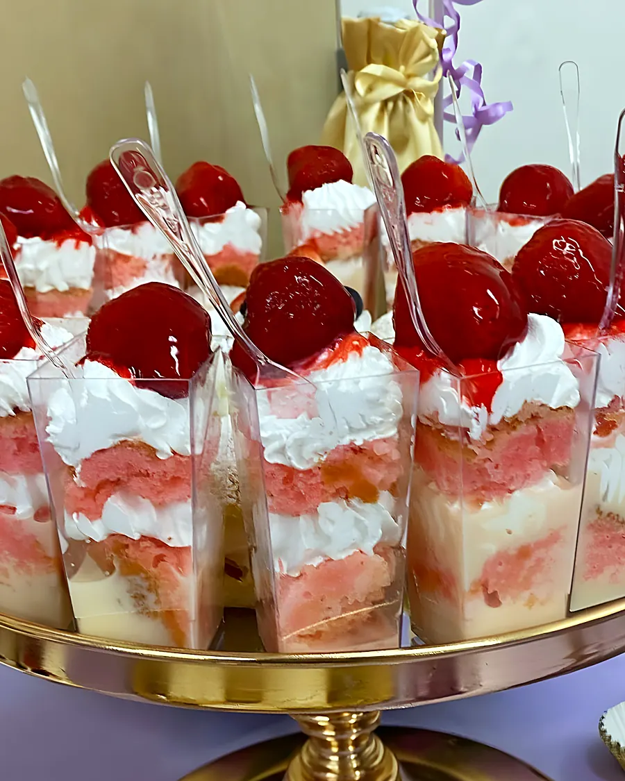 Vasos de fresa con crema