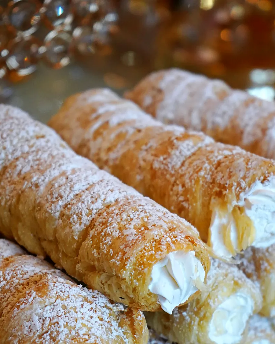 Canolés rellenos de crema