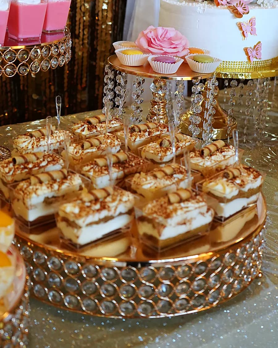 Charola de tiramisú en cajitas
